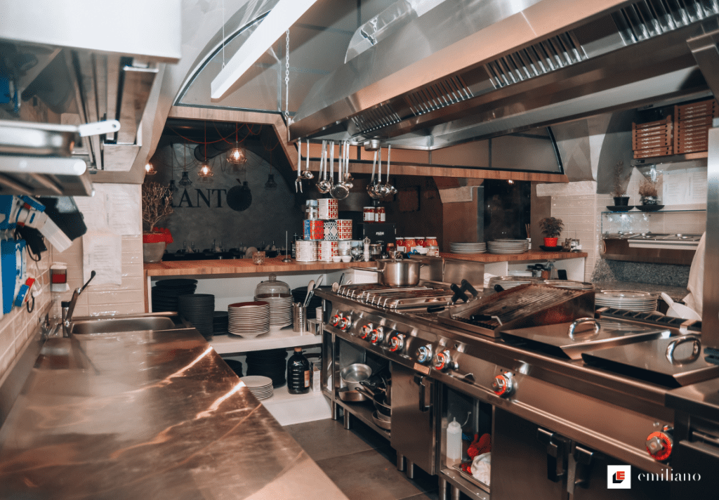 attrezzatura cucina ristorante